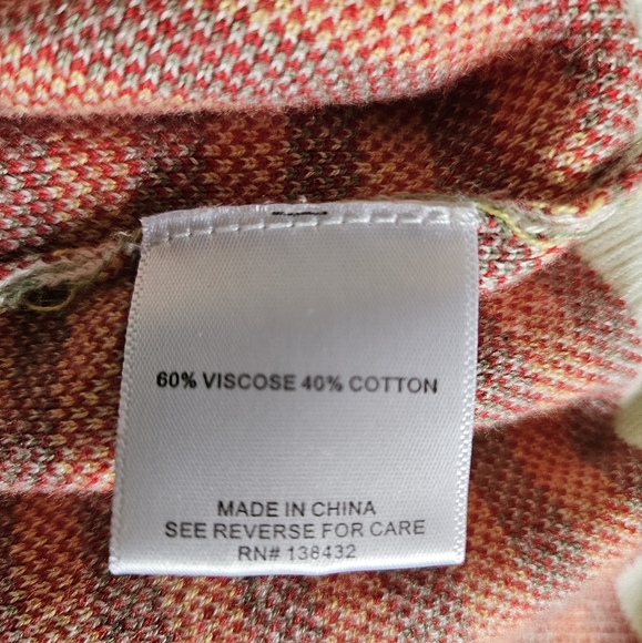 Modcloth Floral V Neck Shoet Sleeve Sweater - Picture 9 of 9